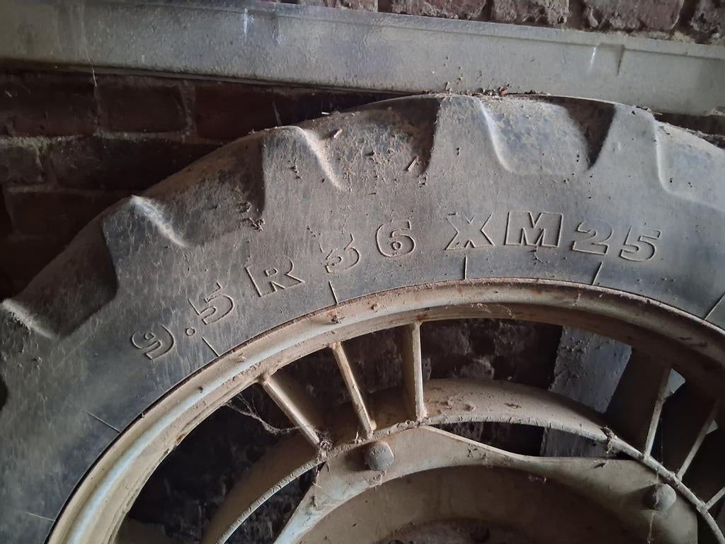 Banden met velgen voor Ford 8210, Zakelijke goederen, Ophalen