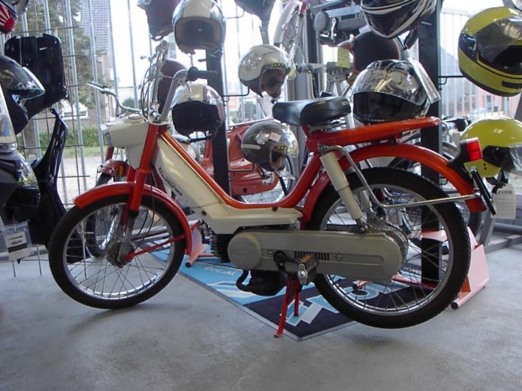 Honda camino '70 amigo novio : fabrieksbanden = nieuw, Fietsen en Brommers, Ophalen, Nieuw, Overige typen, Honda camino amigo novio