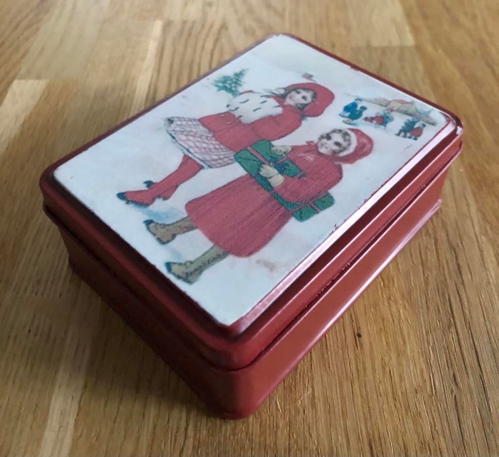 Boîte métallique à décor de Noël 8x10x4,5 cm, Collections, Enlèvement ou Envoi, Comme neuf