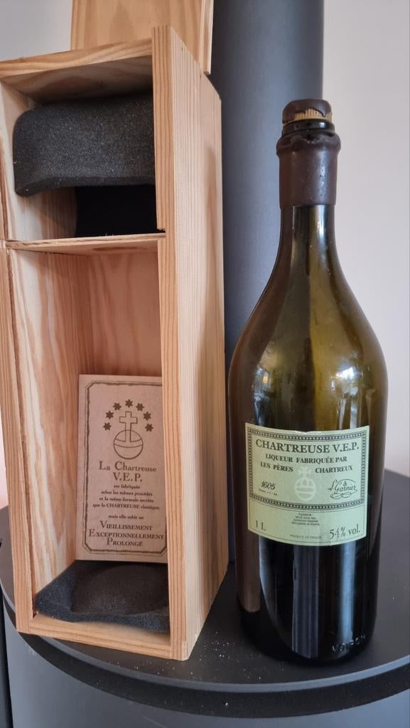 Chartreuse VEP verte (bouteille vide) - ensemble complet, Collections, Vins, Enlèvement ou Envoi