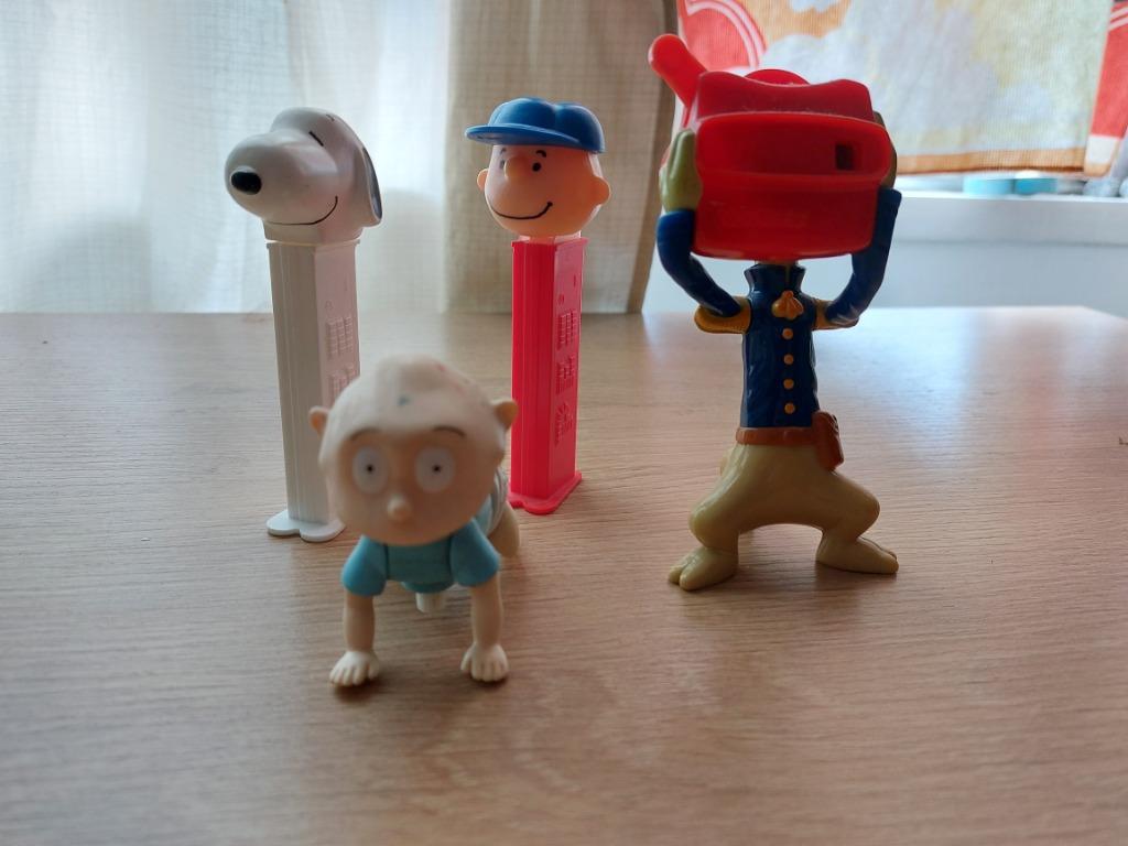 Lot jouets snoopy pez , adventure time , hello kitty , domo, Ophalen, Zo goed als nieuw