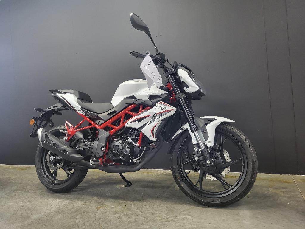 Benelli BN 125 (A1,B-rijbewijs) (5j garantie, 1j Assistance), Bedrijf, 125 cc, 11 kW of minder, 1 cilinder