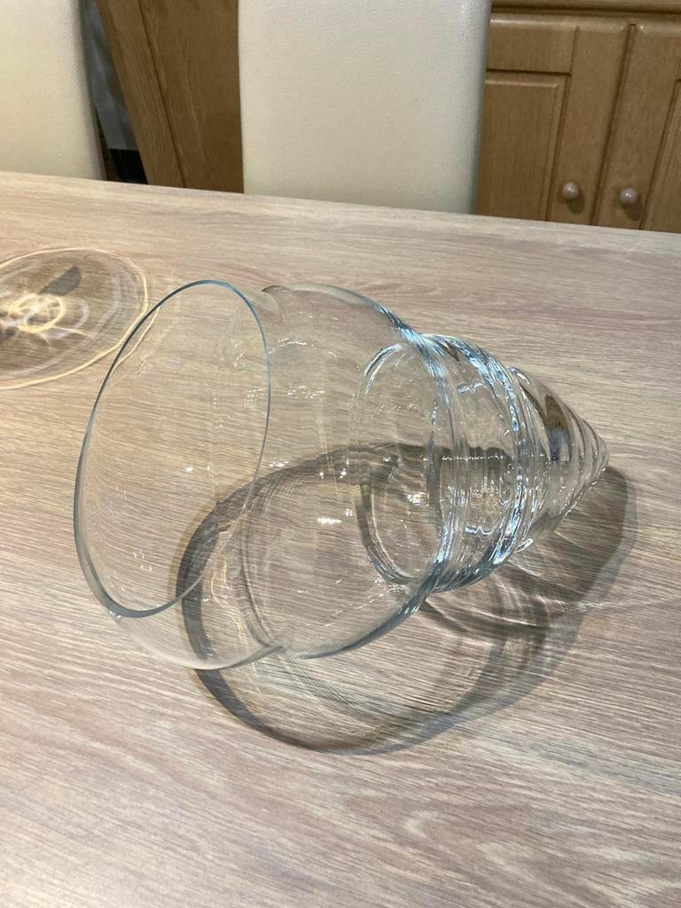 Magnifique vase en verre en forme de coquillage., Maison & Meubles, Accessoires pour la Maison | Vases, Comme neuf, Enlèvement ou Envoi
