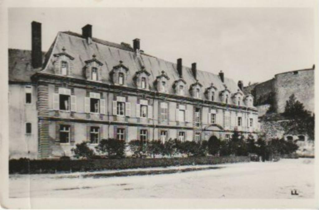 SEDAN    LE CHATEAU DES PRINCES   CARTE POSTALE, Enlèvement ou Envoi, Non affranchie, France