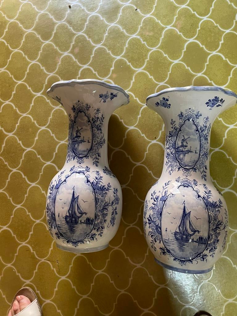 Twee Antieke  vazen Delft, Ophalen
