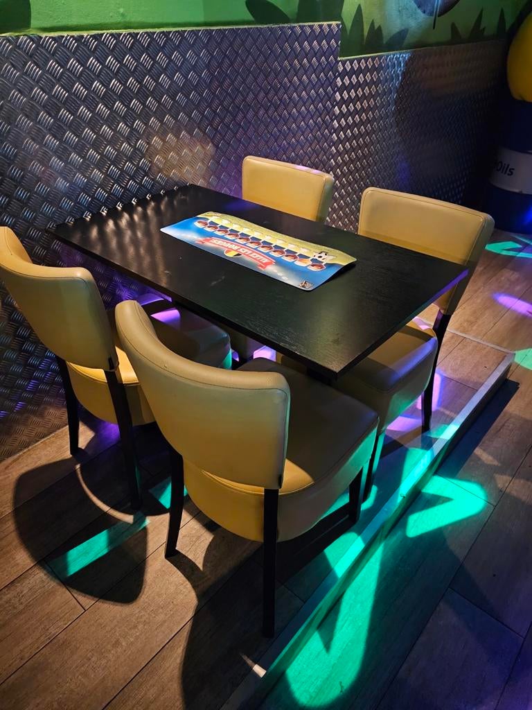 Table avec base en métal, Enlèvement, Utilisé, Rectangulaire, 60 cm ou plus