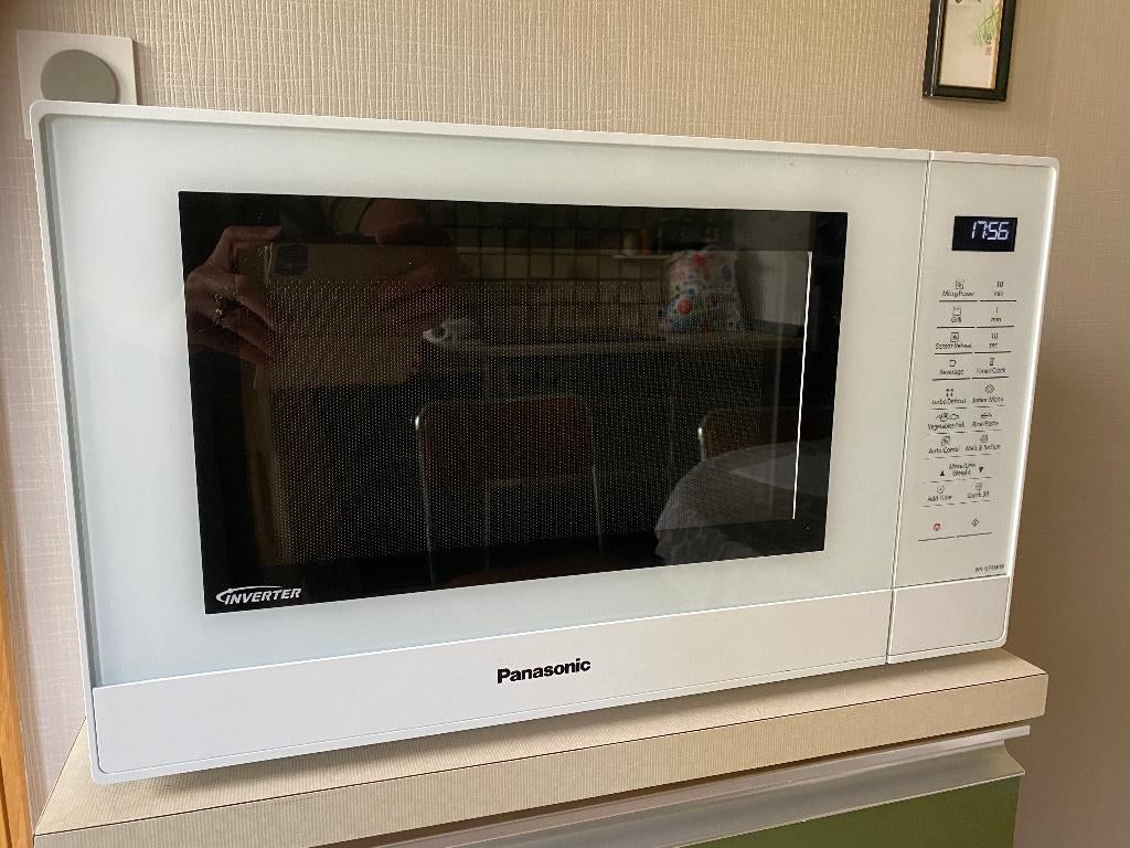 Microgolf Panasonic Inverter NN-GT45KW, Elektronische apparatuur, Microgolfovens, Zo goed als nieuw, Vrijstaand, Combi-microgolfoven