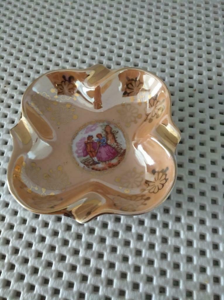 Cendrier carré doré avec décor central Marquise, Enlèvement ou Envoi