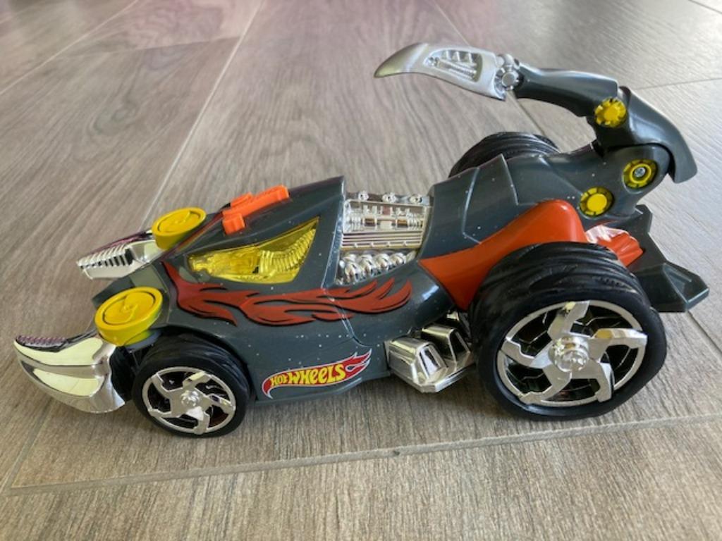 Zelfrijdende auto Hot Wheels met geluids-en lichteffecten, Kinderen en Baby's, Ophalen of Verzenden, Zo goed als nieuw
