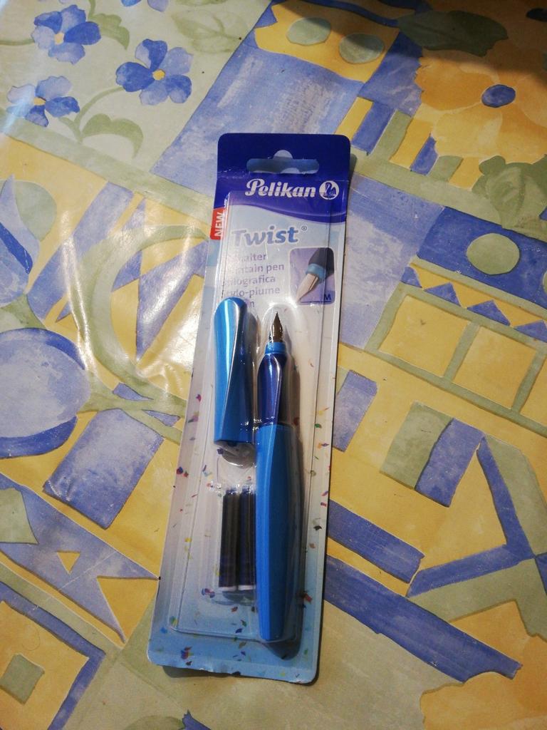 Stylo plume Pelikan Twist. Neuf., Comme neuf