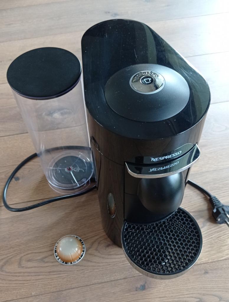 Koffiemachine NESPRESSO Vertuo, Elektronische apparatuur, Koffiezetapparaten, Zo goed als nieuw, Koffiepads en cups, Koffiemachine