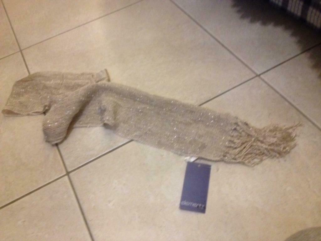 1 foulard neuf doré, Enlèvement ou Envoi, Neuf