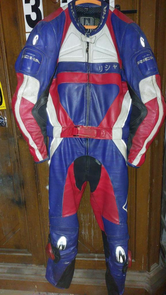 combinaison de moto en cuir deux pièces Richa m 54, Motos, Seconde main, Combinaison, Hommes, Richa