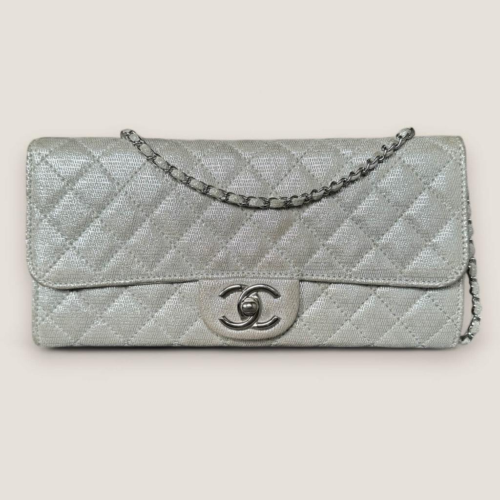 Chanel East West clutch on chain zilver, Ophalen of Verzenden, Gebruikt, Overige kleuren, Avondtasje