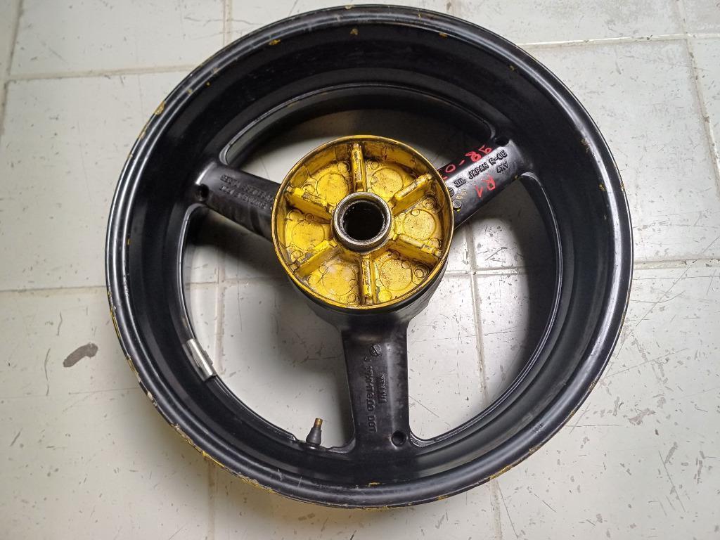 yamaha r1 modellen '98-'03 achterwiel velg zwart herspoten, Motoren, Ophalen of Verzenden, Gebruikt