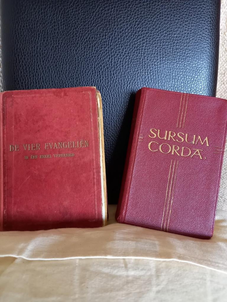De Vier Evangeliën 1925 en Sursum Corda 1947., Livres, Religion & Théologie, Enlèvement