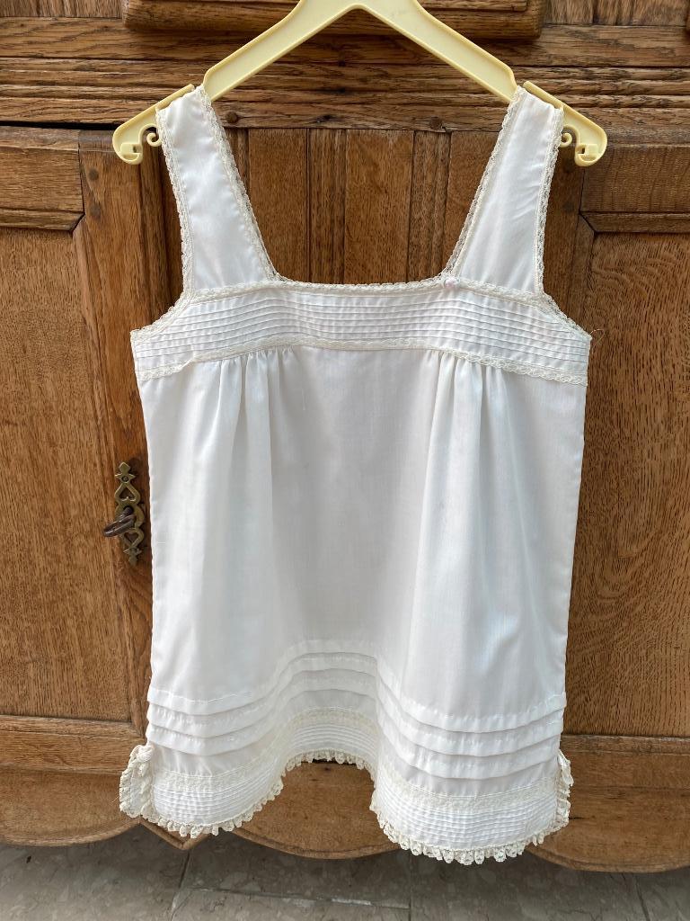 Robe pour petite fille ,brodée et très ancienne, Enlèvement ou Envoi, Sans marque, Taille 34 (XS) ou plus petite, Porté