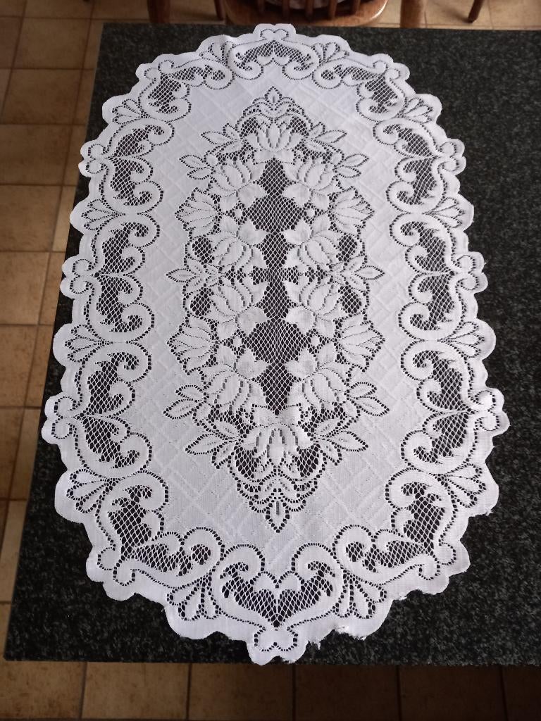 Tafel / Kast Sierdoekjes / Onderleggers, Ophalen, Zo goed als nieuw
