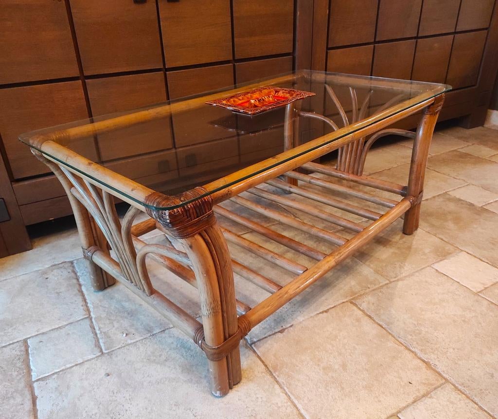 vintage boho rotan/bamboe koffietafel met glazen blad., Ophalen, Glas