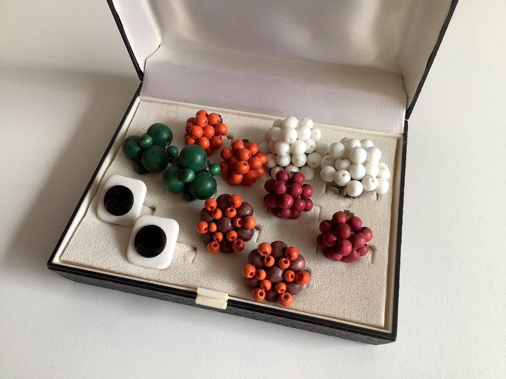 6 paar vintage seventies oorclips, Ophalen of Verzenden, Gebruikt, Overige kleuren, Overige materialen