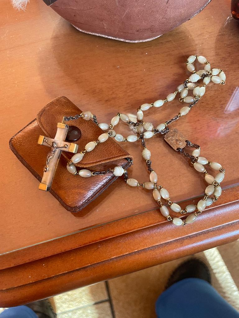 Chapelet ancien nacre dans son étui en cuir, Enlèvement ou Envoi