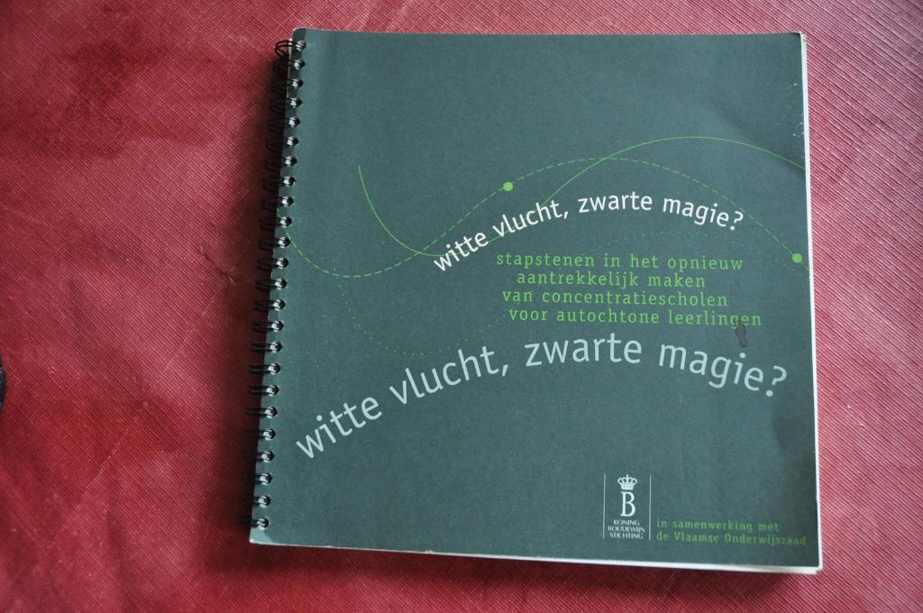 Witte vlucht, Zwarte magie., Ophalen of Verzenden, Zo goed als nieuw, Koning Boudewijnstichting