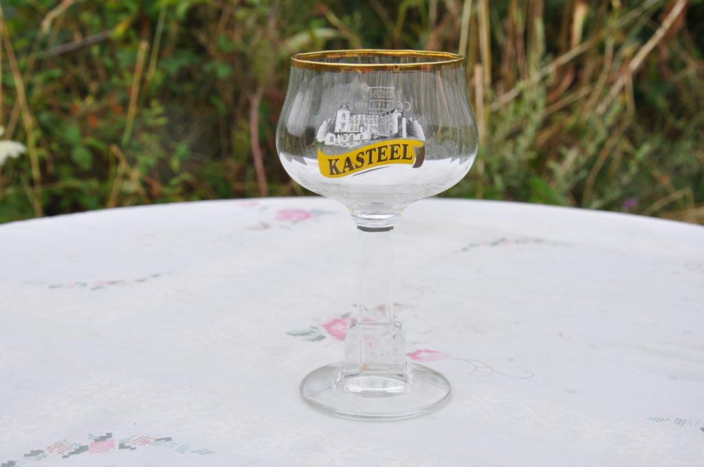 verre a biere sur pied kasteel pied chateau, Collections, Enlèvement ou Envoi, Comme neuf, Verre ou Verres, Autres marques