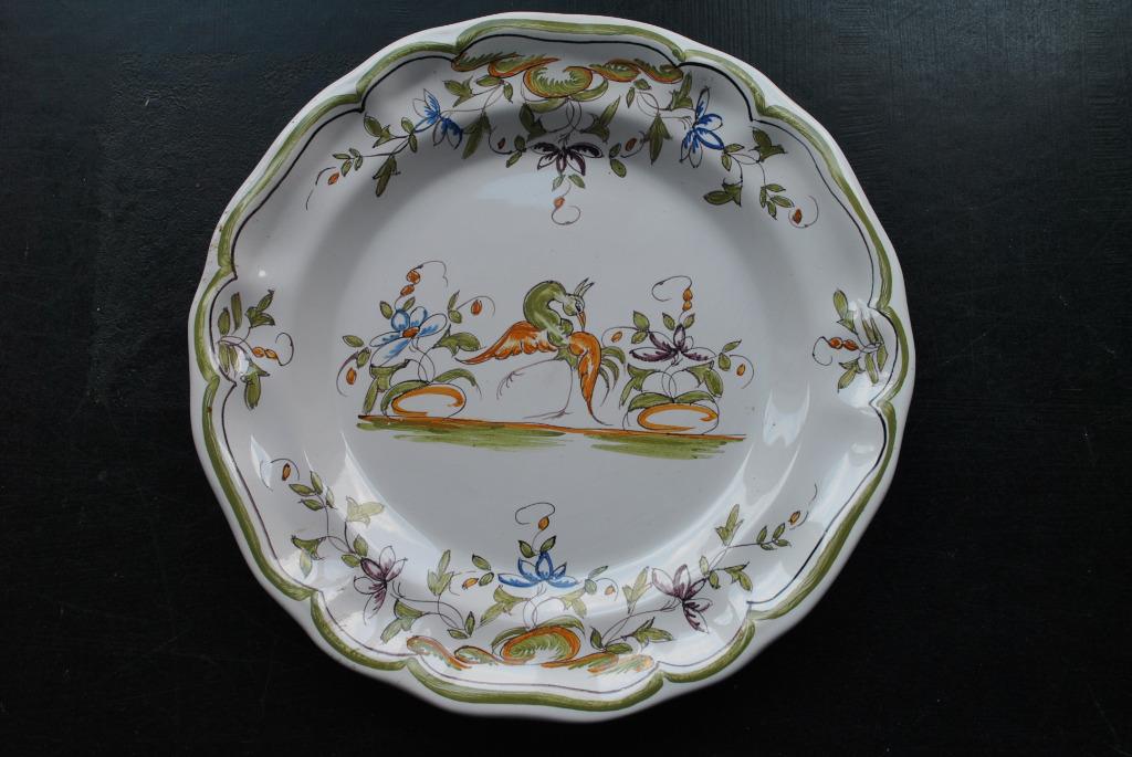 ITALIAANS AARDEWERK BORD (?) MET BLOEMEN- EN VOGELDECORATIE, Ophalen of Verzenden