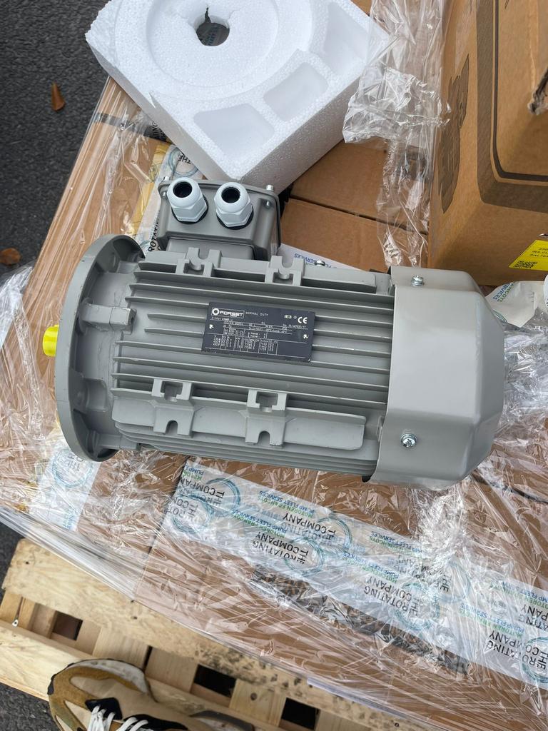 Driefasig Elektromotor forst 1,5kw nieuw, Doe-het-zelf en Bouw, Motoren, Ophalen, Zo goed als nieuw, Elektromotor