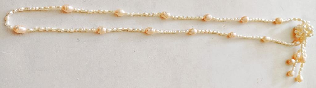 Collier perles de rivière blanches / roses baroques + noeud, Neuf, Pierre ou Minéral, Enlèvement ou Envoi, Autres couleurs