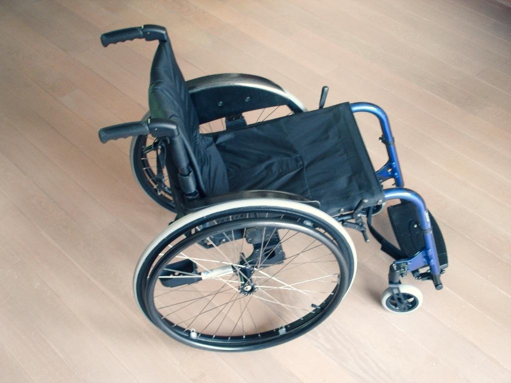 Aktieve rolstoel Küschall Champion (vouwbaar), Ophalen, Inklapbaar, Zo goed als nieuw, Handbewogen rolstoel