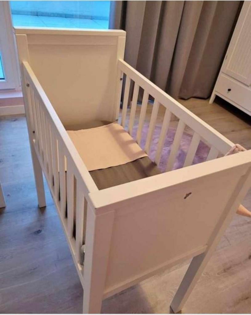 Wieg + matras en bedbeschermer aerosleep + 3 hoeslakentjes, Kinderen en Baby's, Ophalen, Gebruikt