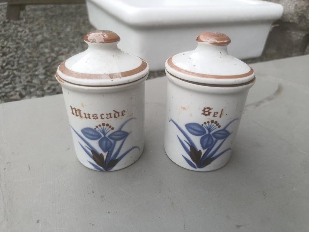 2 mooie vintage decoratieve keramische kruidenpotjes, Ophalen of Verzenden