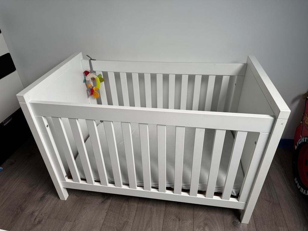 Babybed bopita met matras en overtrekken, Kinderen en Baby's, Kinderkamer | Bedden, Gebruikt, Minder dan 140 cm, Minder dan 70 cm