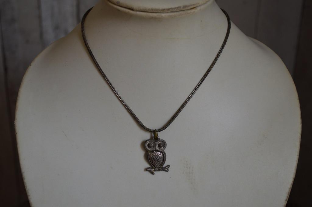 Ketting met kleine uil moet opgekuist worden, Handtassen en Accessoires, Kettingen, Gebruikt, Overige kleuren, Ophalen of Verzenden