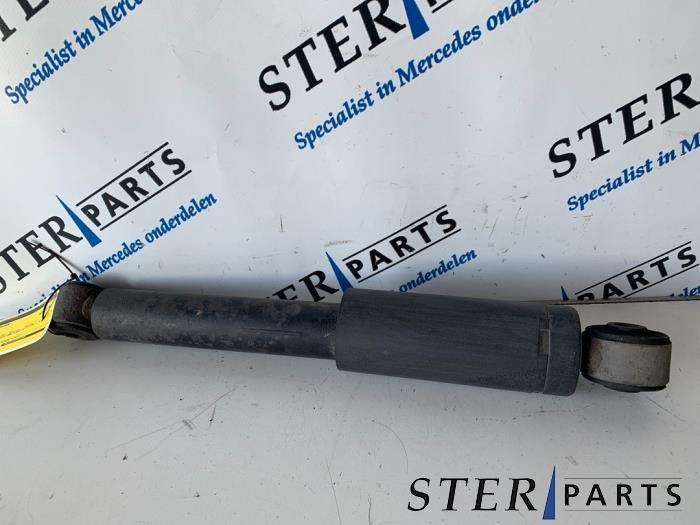 Schokdemper links-achter van een Mercedes Vito, Auto-onderdelen, Ophanging en Onderstel, Mercedes-Benz, Gebruikt, 3 maanden garantie
