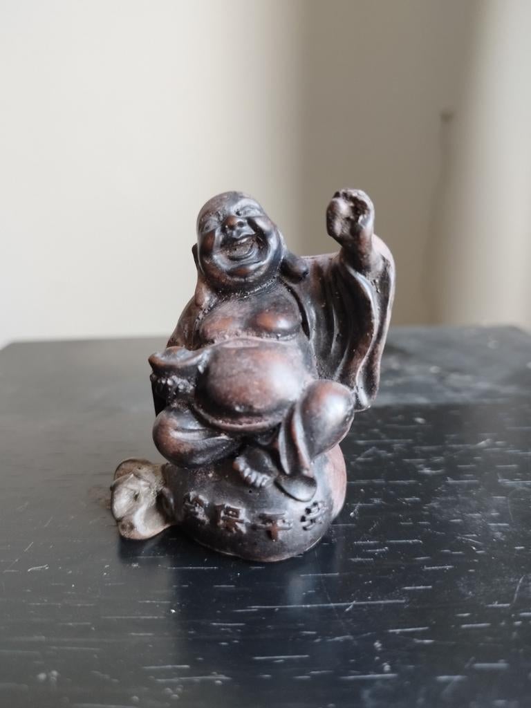 Bouddha en pierre rouge-noire 6,5 cm, Enlèvement ou Envoi, Comme neuf