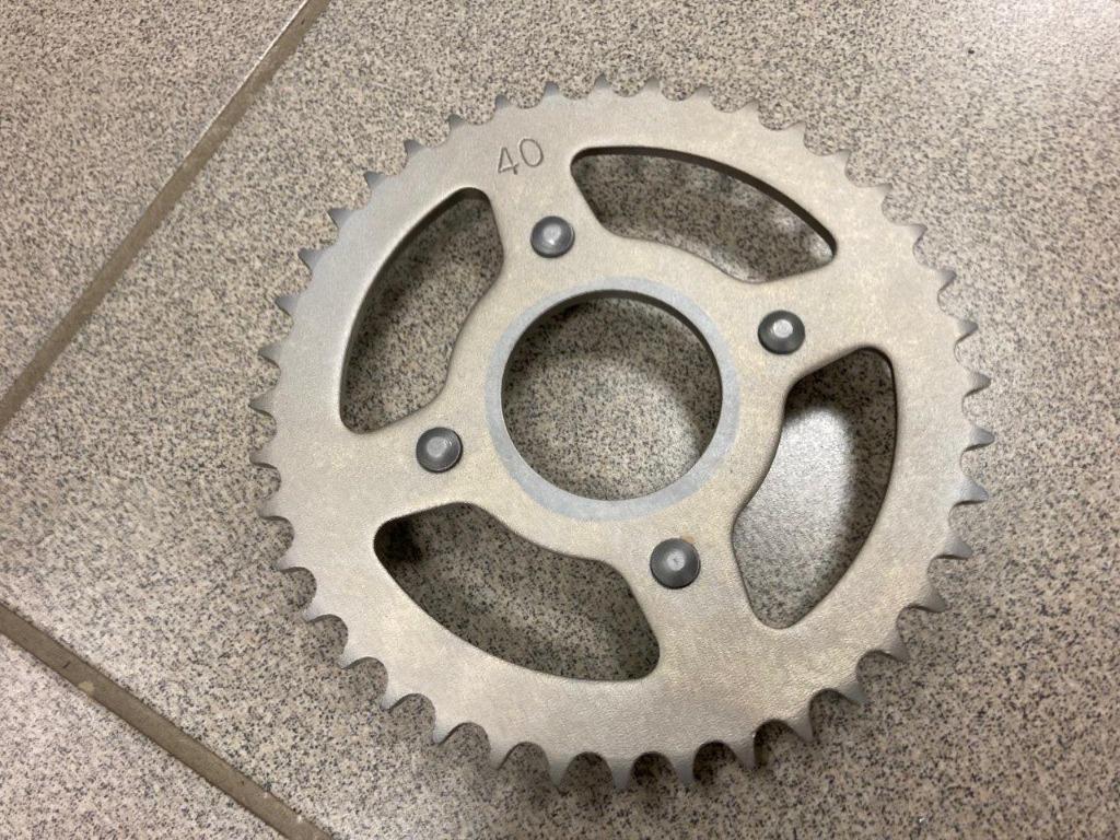 Pignon roue ARR 40 dents d'origine excellent état HONDA SS50, Enlèvement ou Envoi