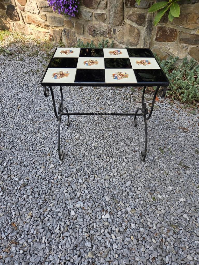 Vintage petite table fer forgé dessus carrelages H46 L44 l33, Enlèvement, Utilisé