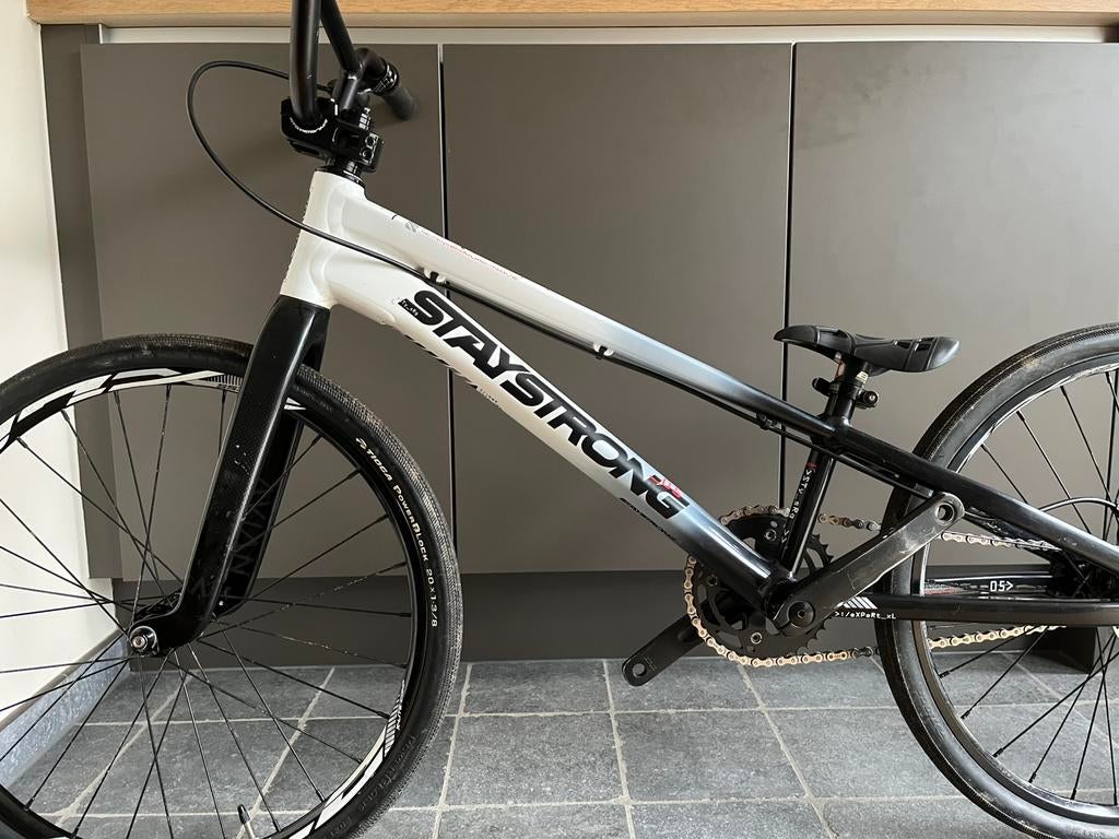 Race BMX StayStrong expert_xl, Fietsen en Brommers, Fietsen | Crossfietsen en BMX, Ophalen, Zo goed als nieuw