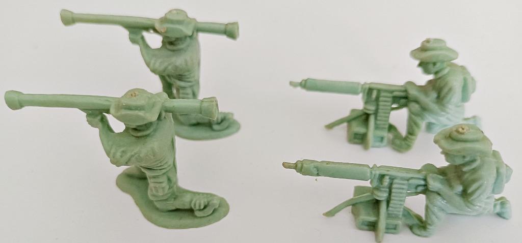 Set de 4 soldats américains bleu/gris, plastique, vintage, Enlèvement ou Envoi, Utilisé, Plus grand que 1:35, Personnage ou Figurines
