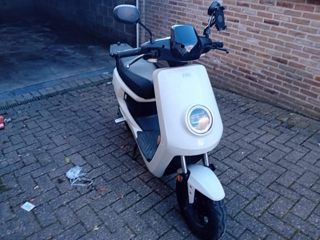 Niu elektrische scooter, Ophalen, Elektrisch, Zo goed als nieuw