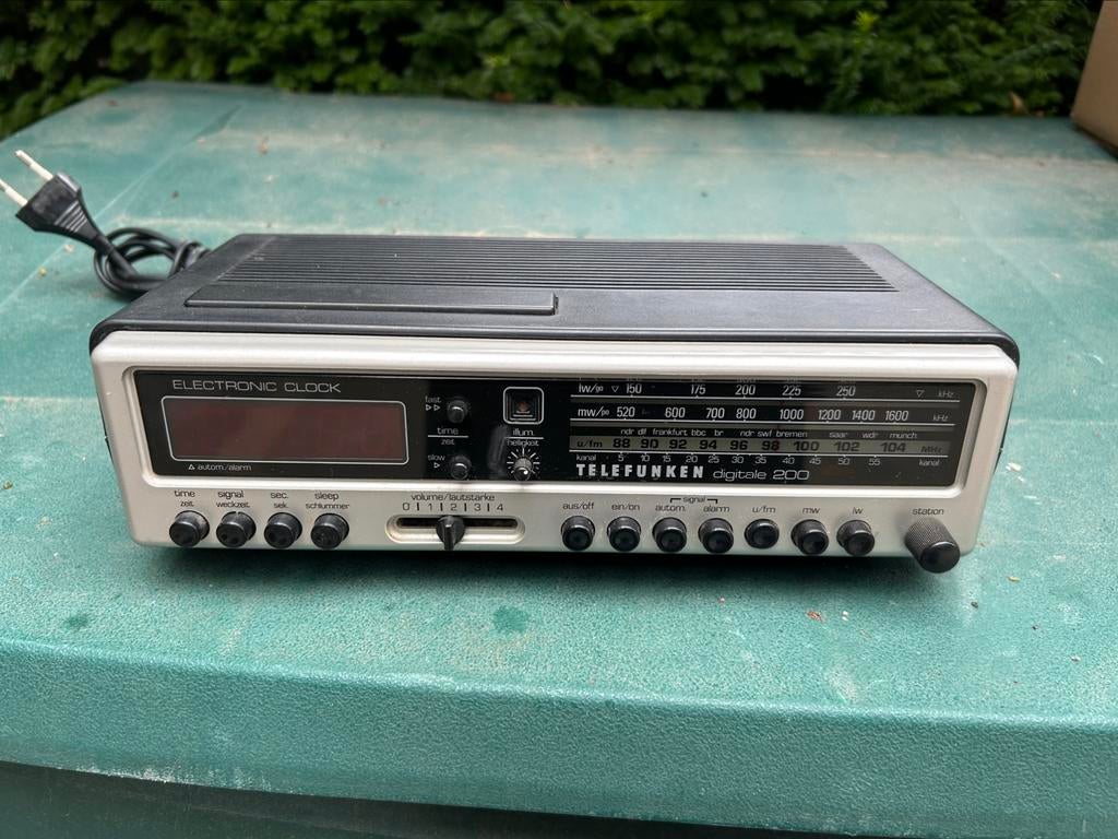 Telefunken wekkerradio digitale 200, Antiek en Kunst, Ophalen of Verzenden