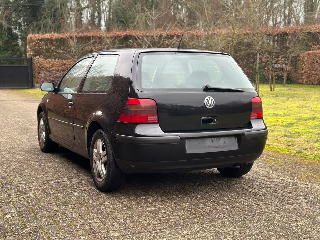 Vw Golf 4 1.4 16v Benzine 2002 Airco 180000 km 900€ export, Auto's, Electronic Stability Program (ESP), Zwart, Bedrijf, Grijs