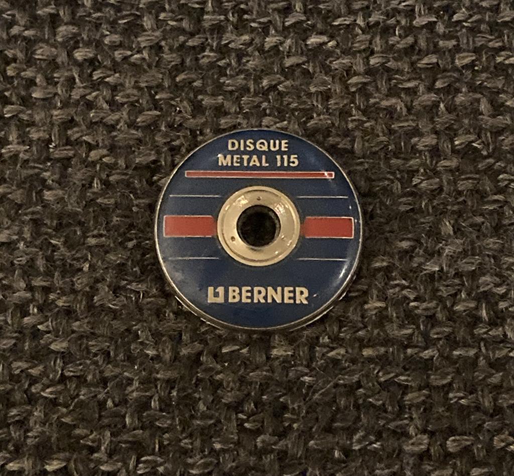 PIN - BERNER - DISQUE METAL 115, Envoi, Utilisé, Autres sujets/thèmes, Insigne ou Pin's