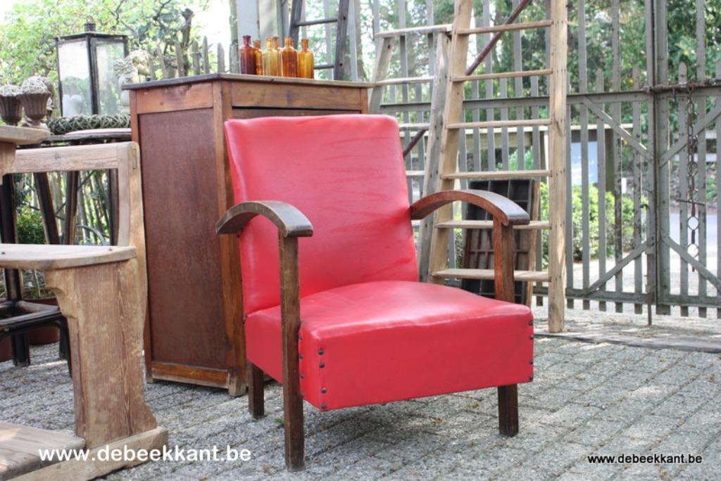 Retro vintage antieke oude rode zetel, Enlèvement ou Envoi