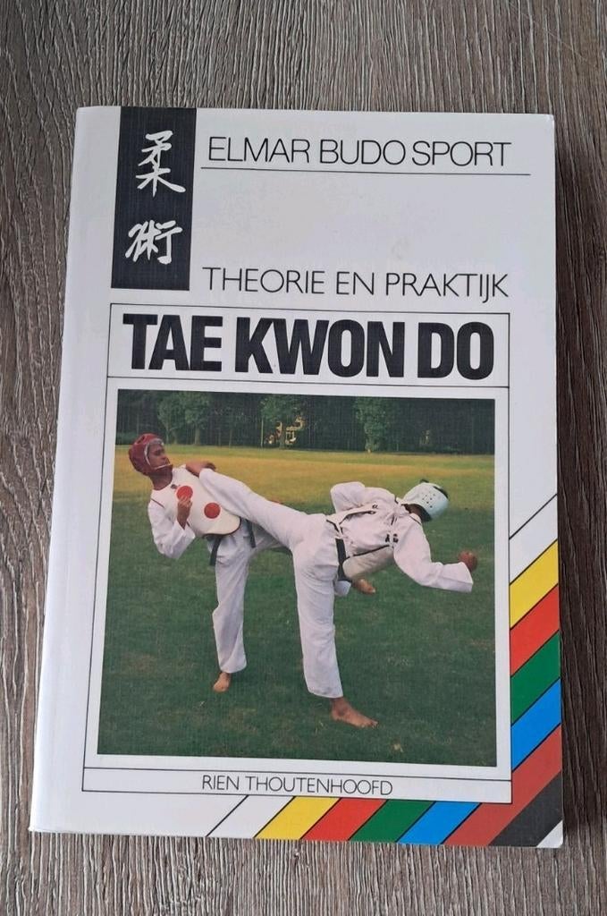 Livre Théorie et pratique du taekwondo, Enlèvement ou Envoi, Utilisé