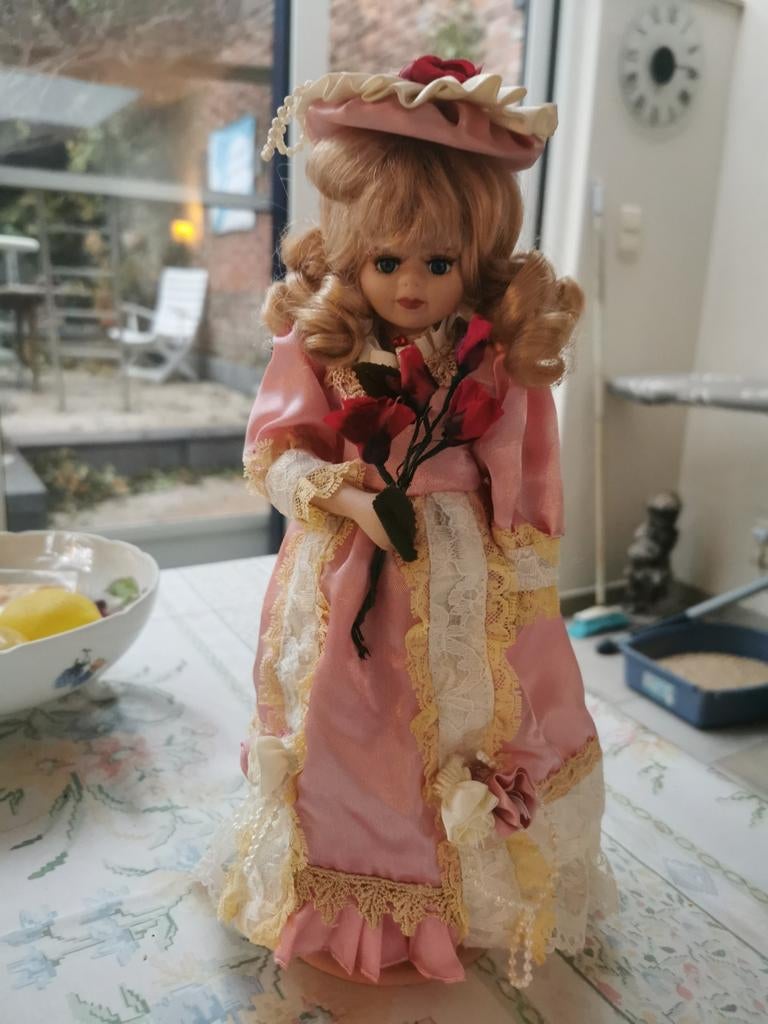 Poupée ancienne en porcelaine, Enlèvement ou Envoi, Comme neuf