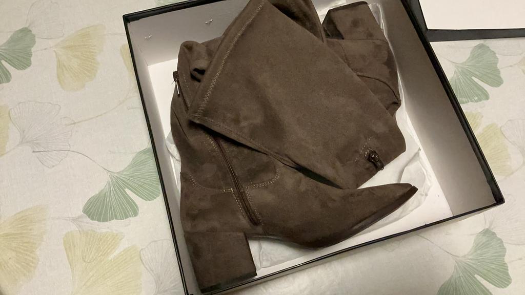 Dameslaarzen in nubuck maat 38. Taupe. Onberispelijk., Ophalen of Verzenden, Grijs