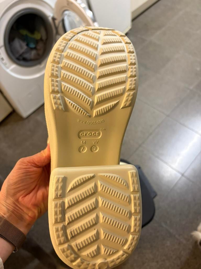Crocs met boge hak maat 39-40, Kleding | Dames, Schoenen, Ophalen, Beige, Overige typen, Nieuw